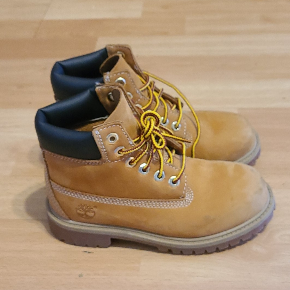 Boys boots